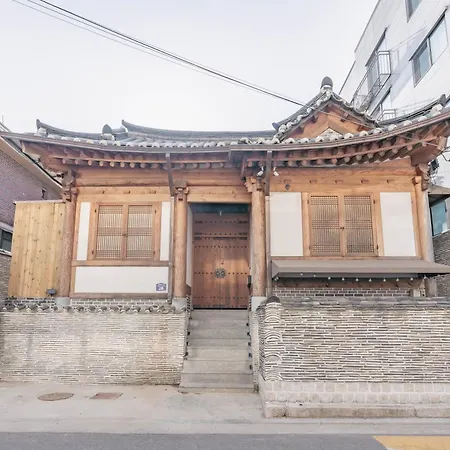 Traditional Family Hanok, Moonlight Fragrance