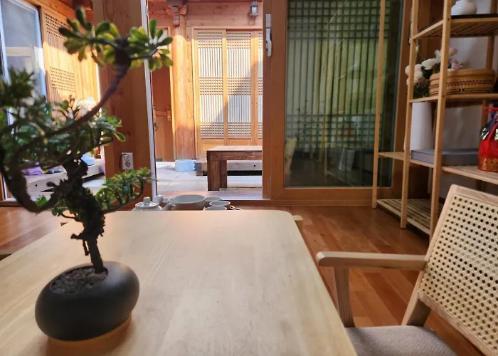 Traditional Family Hanok, Moonlight Fragrance * Seúl