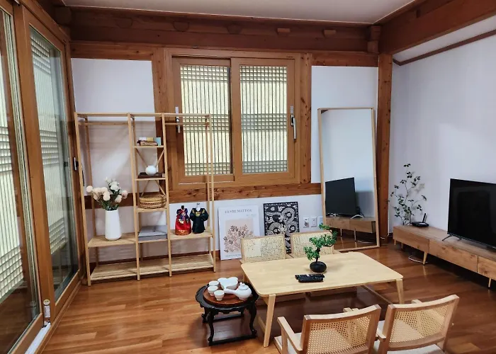 Traditional Family Hanok, Moonlight Fragrance