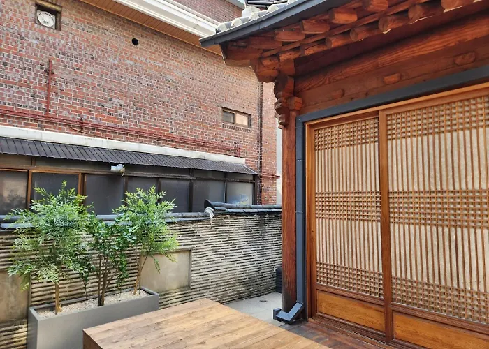 Traditional Family Hanok, Moonlight Fragrance Villa Seúl