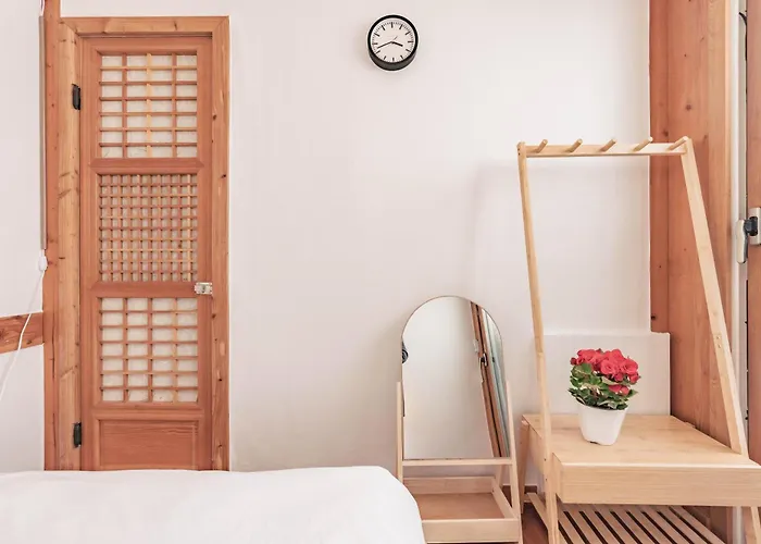 Traditional Family Hanok, Moonlight Fragrance