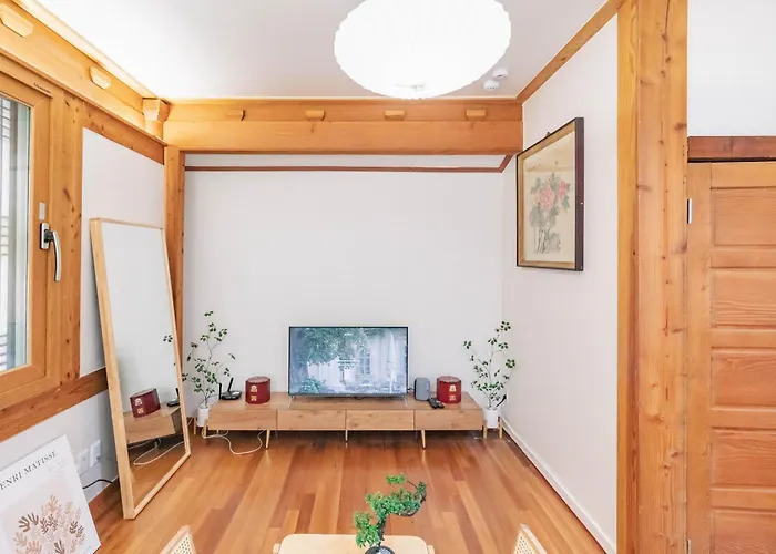 Traditional Family Hanok, Moonlight Fragrance * Seúl