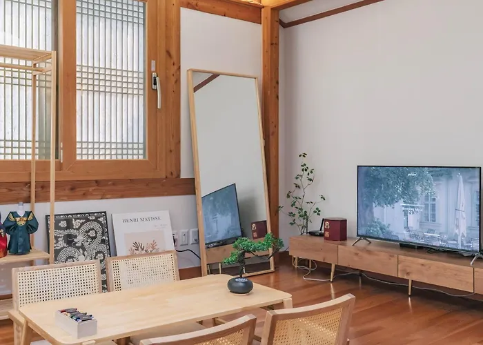 Traditional Family Hanok, Moonlight Fragrance Villa Seúl