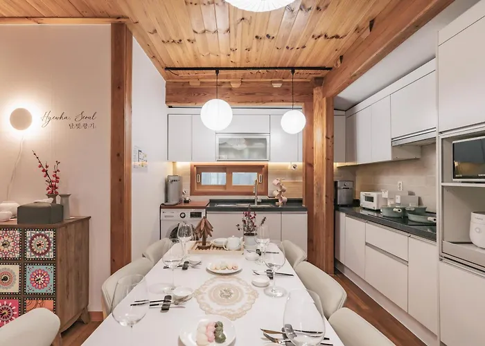 Villa Traditional Family Hanok, Moonlight Fragrance Seúl