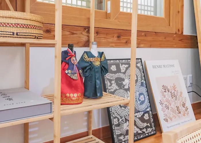 Traditional Family Hanok, Moonlight Fragrance Villa Seúl