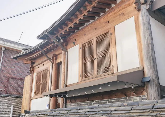 Traditional Family Hanok, Moonlight Fragrance *