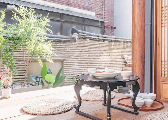 Traditional Family Hanok, Moonlight Fragrance Seúl