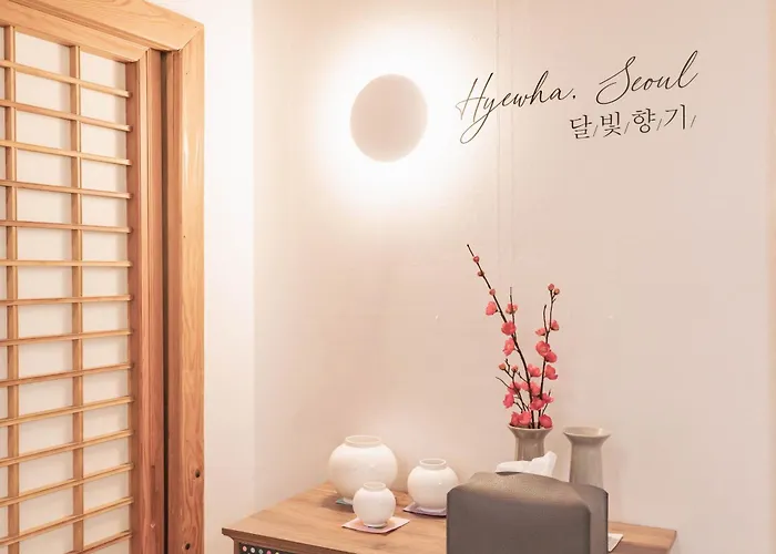 Traditional Family Hanok, Moonlight Fragrance Villa Seúl