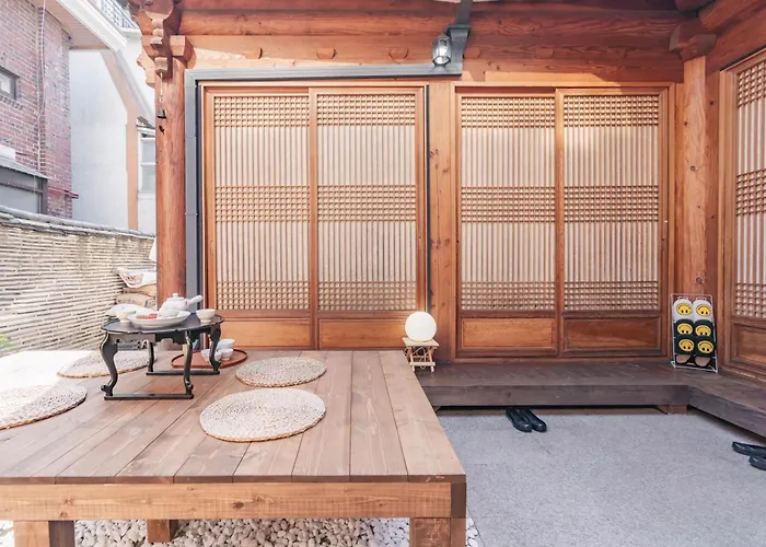 Traditional Family Hanok, Moonlight Fragrance * Seúl