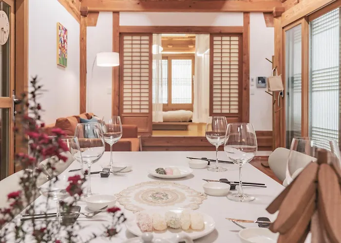 Villa Traditional Family Hanok, Moonlight Fragrance