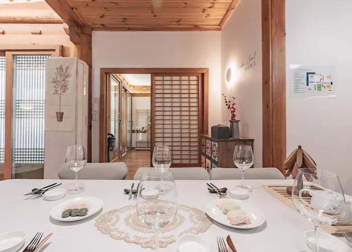 Villa Traditional Family Hanok, Moonlight Fragrance