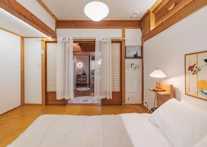 Traditional Family Hanok, Moonlight Fragrance Villa *