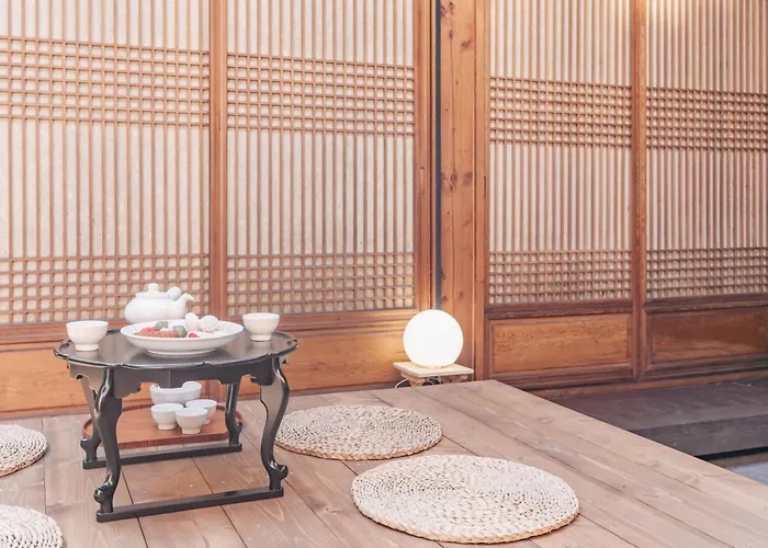 Villa Traditional Family Hanok, Moonlight Fragrance Seúl