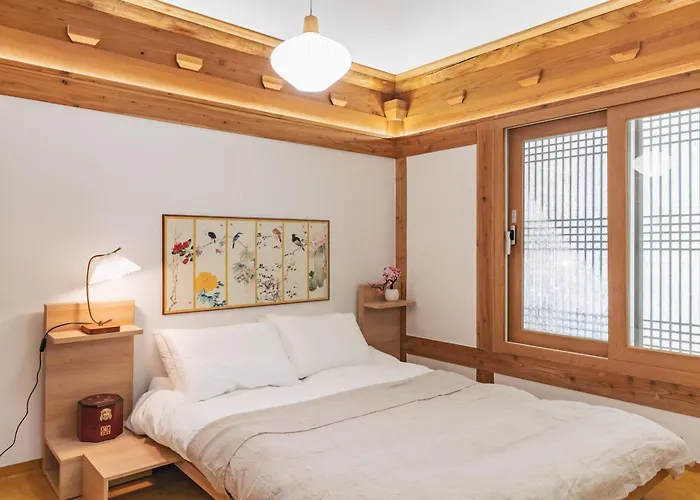 Traditional Family Hanok, Moonlight Fragrance Seúl