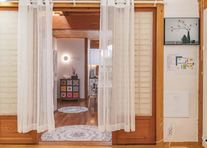 Traditional Family Hanok, Moonlight Fragrance Villa