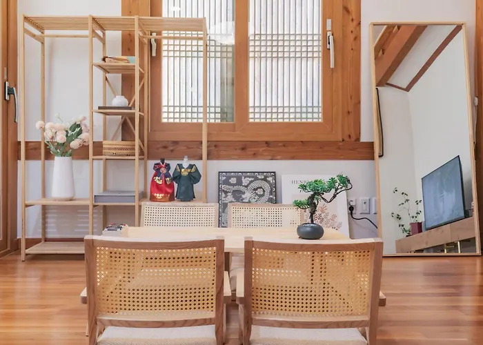 Traditional Family Hanok, Moonlight Fragrance