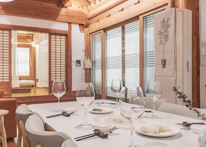 Traditional Family Hanok, Moonlight Fragrance Villa