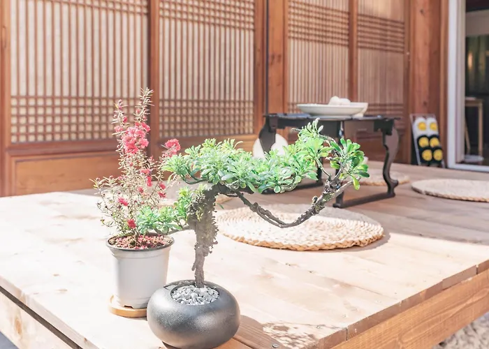 Traditional Family Hanok, Moonlight Fragrance *