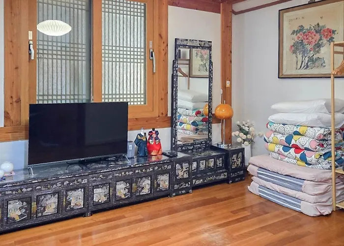 Traditional Family Hanok, Moonlight Fragrance *