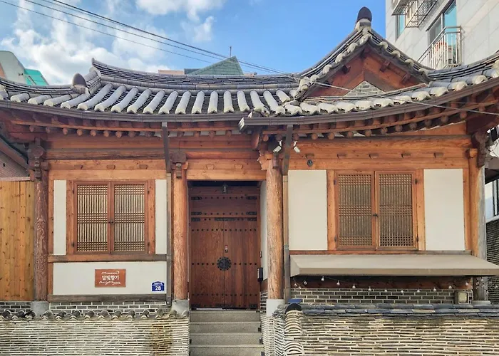 Traditional Family Hanok, Moonlight Fragrance Villa Seúl